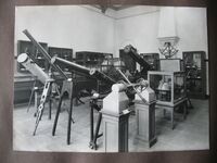 Prenten Adlib\P11623-24.jpg; P11623-01; Foto in albumPhoto in album; Fotoalbum opening Ned. Historisch Natuurwetenschappelijk MuseumFotoalbum opening Ned. Historisch Natuurwetenschappelijk Museum